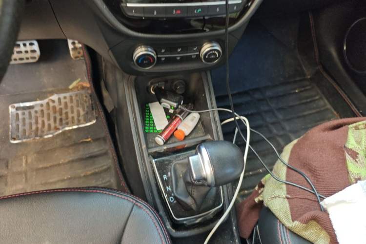 Used Haval H1 2016 Revised Version Blue Badge 1.5L AMT Comfort Edition Gear Lever