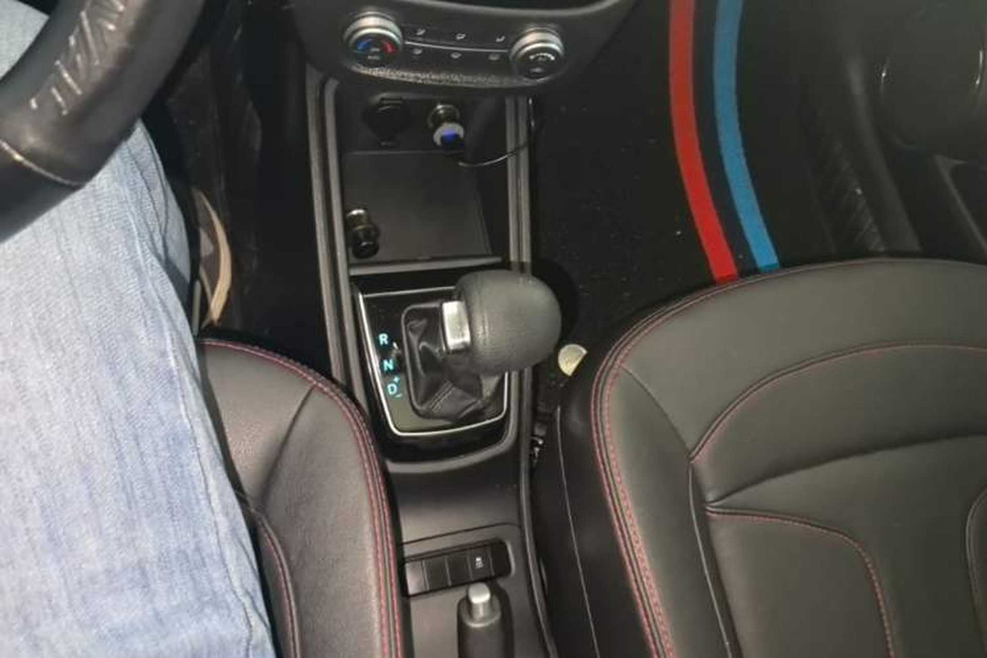Used Haval H1 2016 Revised Version Blue Badge 1.5L AMT Luxury Edition Gear Lever