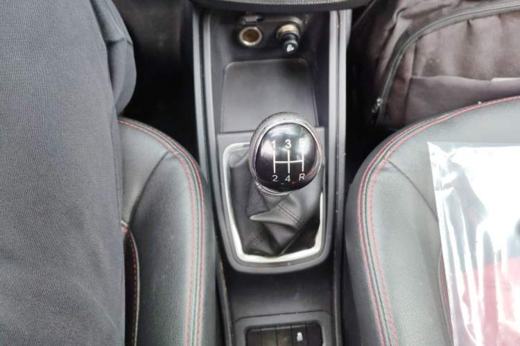 Used Haval H1 2016 Revised Version Blue Badge 1.5L Manual Luxury Edition Gear Lever