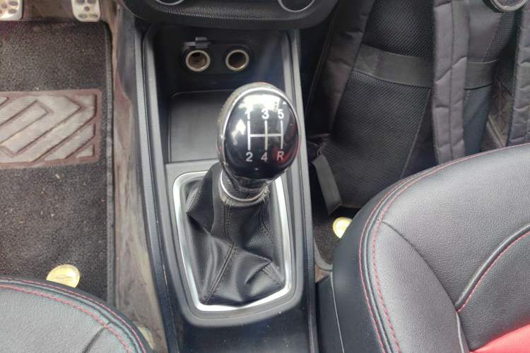 Used Haval H1 2016 Revised Version Blue Badge 1.5L Manual Comfort Edition Gear Lever