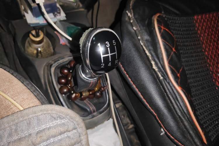 Used Haval H1 2016 Red Label 1.5L Manual Comfort Edition Gear Lever