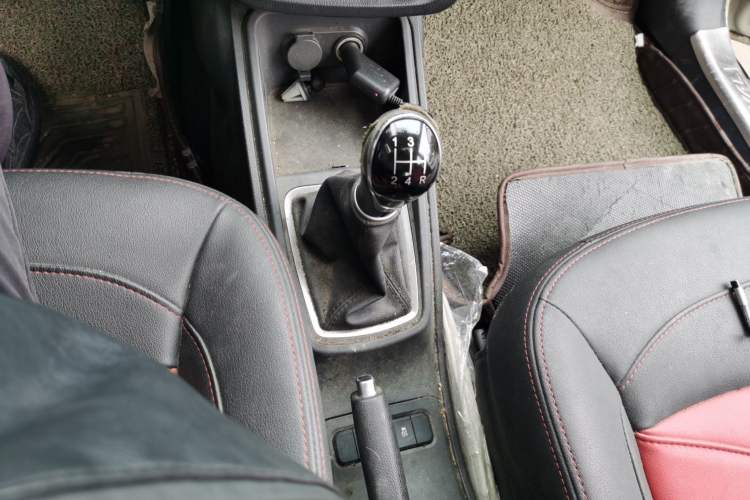 Used Haval H1 2016 Revised Version Blue Badge 1.5L Manual Luxury Edition Gear Lever