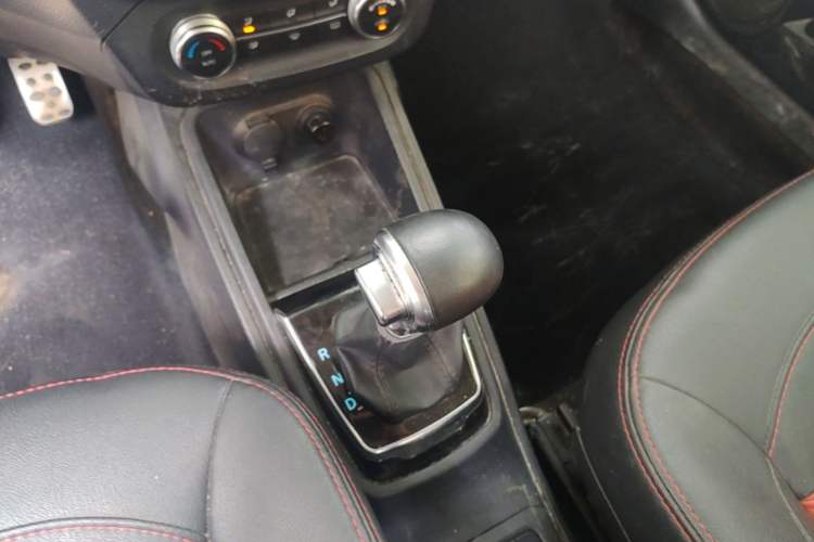 Used Haval H1 2016 Revised Version Blue Badge 1.5L AMT Luxury Edition Gear Lever
