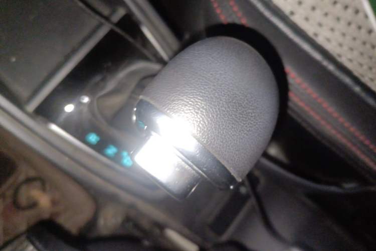 Used Haval H1 2016 Revised Version Blue Badge 1.5L AMT Luxury Edition Gear Lever