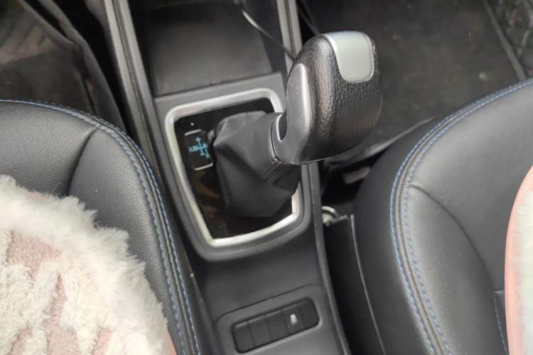 Used Haval H1 2016 Blue Label 1.5L AMT Luxury Model Gear Lever
