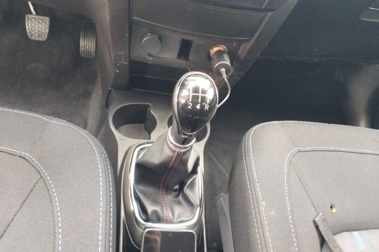 Used Haval H1 2016 Red Label 1.5L Manual Comfort Edition Gear Lever