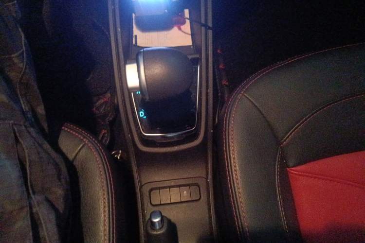Used Haval H1 2016 Revised Version Blue Badge 1.5L AMT Luxury Edition Gear Lever
