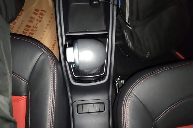 Used Haval H1 2016 Revised Version Blue Badge 1.5L AMT Luxury Edition Gear Lever