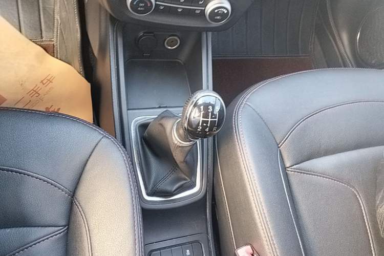 Used Haval H1 2016 Revised Version Blue Badge 1.5L Manual Luxury Edition Gear Lever