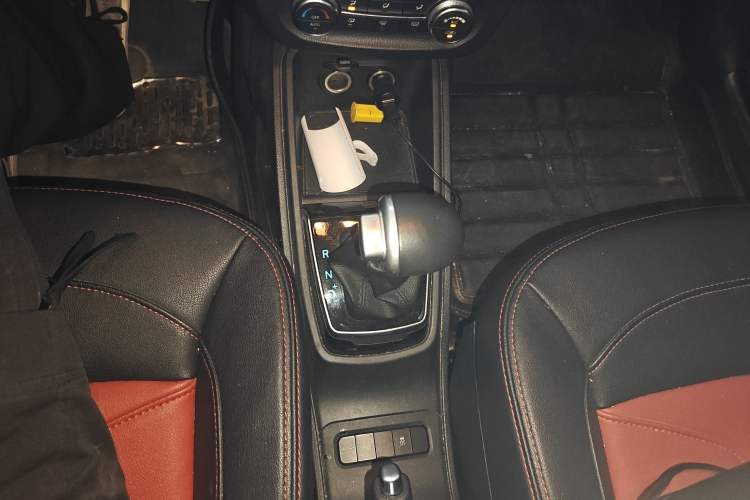 Used Haval H1 2016 Revised Version Blue Badge 1.5L AMT Luxury Edition Gear Lever