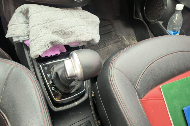 Used Haval H1 2016 Revised Version Blue Badge 1.5L AMT Comfort Edition Gear Lever