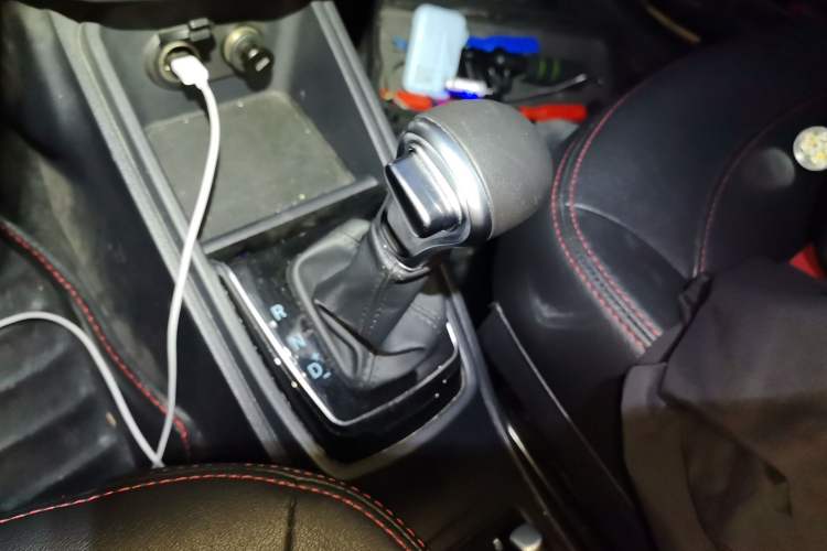 Used Haval H1 2016 Revised Version Blue Badge 1.5L AMT Luxury Edition Gear Lever