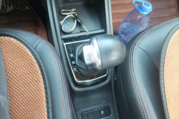 Used Haval H1 2016 Revised Version Blue Badge 1.5L AMT Luxury Edition Gear Lever