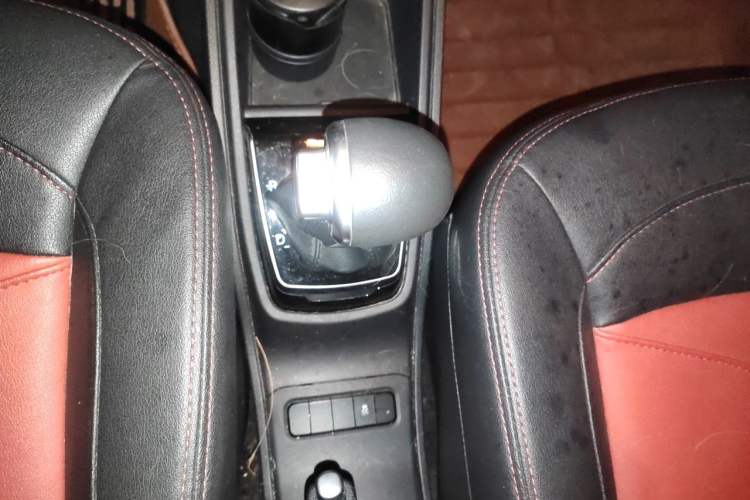 Used Haval H1 2016 Revised Version Blue Badge 1.5L AMT Luxury Edition Gear Lever