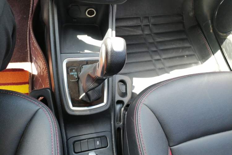 Used Haval H1 2016 Revised Version Blue Badge 1.5L AMT Comfort Edition Gear Lever