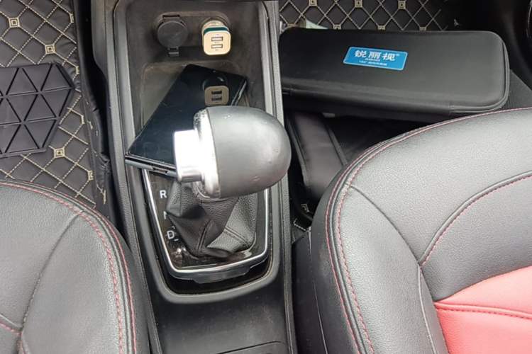 Used Haval H1 2016 Revised Version Blue Badge 1.5L AMT Luxury Edition Gear Lever