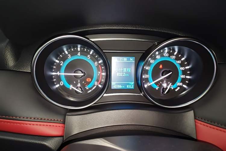 Used Haval H1 2016 Revised Version Blue Badge 1.5L AMT Luxury Edition Instrument Cluster