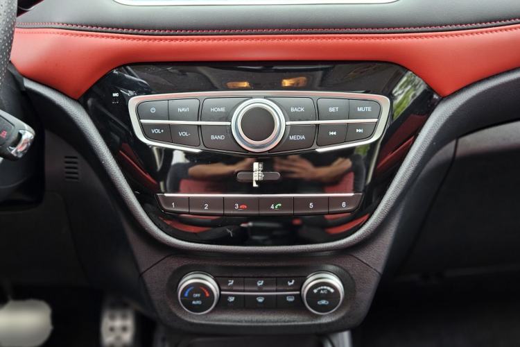 Used Haval H1 2016 Revised Version Blue Badge 1.5L AMT Luxury Edition Interior 10