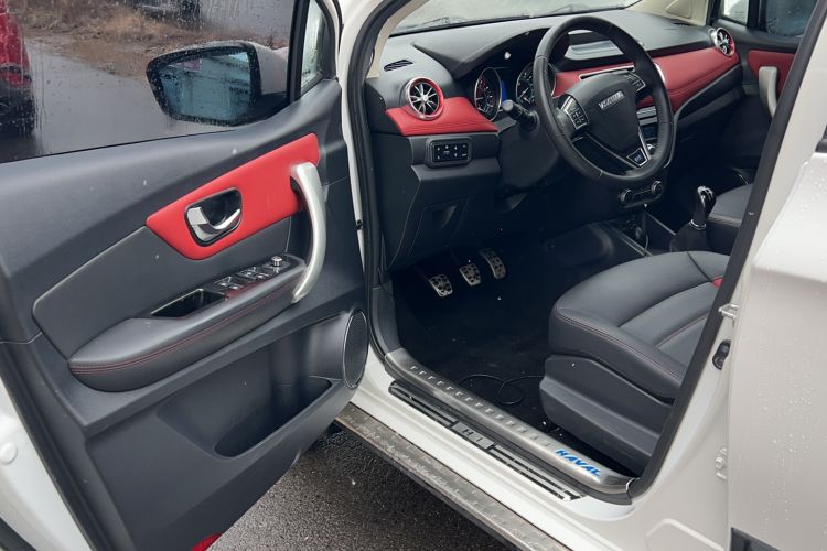 Used Haval H1 2016 Blue Label 1.5L Manual Urban Model Interior 2