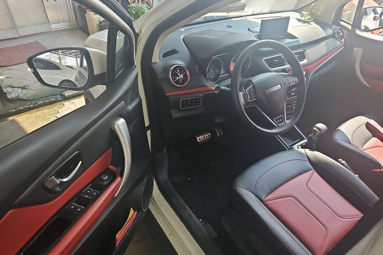 Used Haval H1 2016 Revised Version Blue Badge 1.5L AMT Luxury Edition Interior 2
