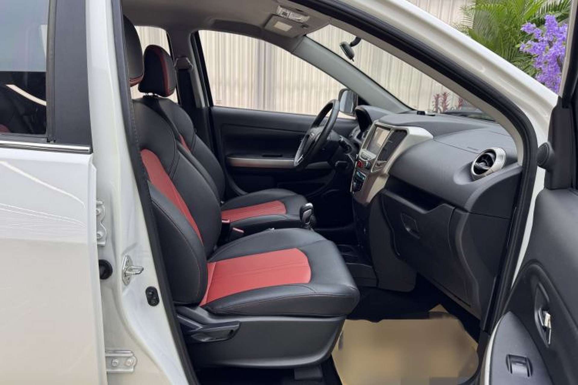 Used Haval H1 2016 Red-Label 1.5L AMT Luxury Model Interior 4