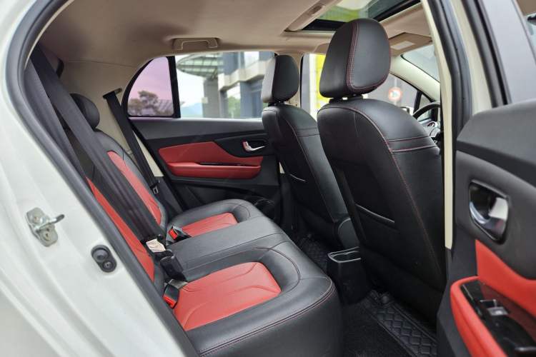 Used Haval H1 2016 Revised Version Blue Badge 1.5L AMT Luxury Edition Interior 4