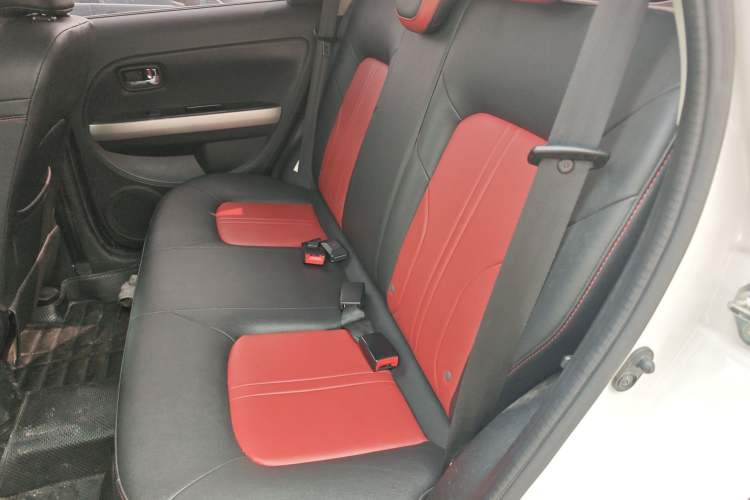 Used Haval H1 2016 Red-Label 1.5L AMT Luxury Model Interior 4
