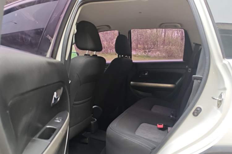Used Haval H1 2016 Red Label 1.5L AMT Comfort Model Interior 4