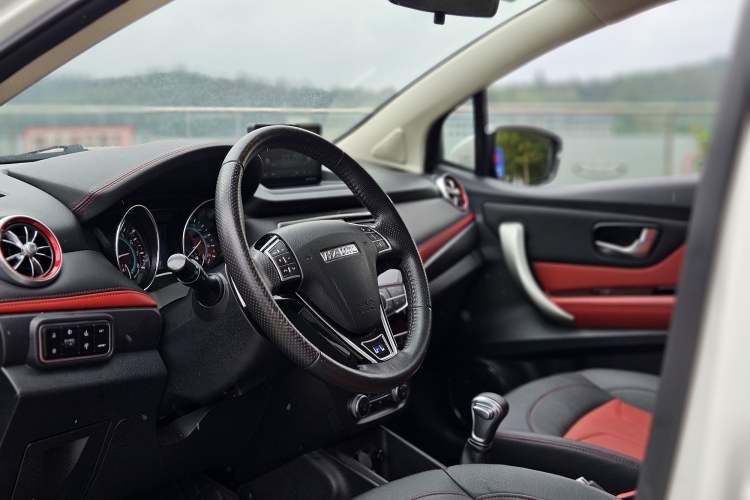 Used Haval H1 2016 Revised Version Blue Badge 1.5L AMT Luxury Edition Interior 5