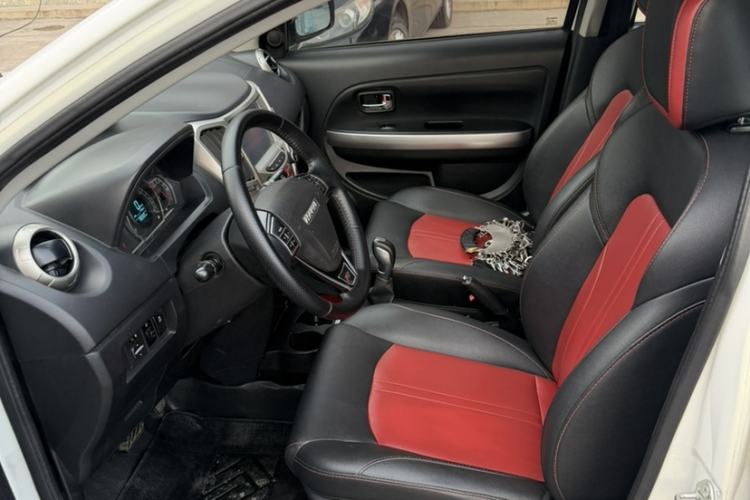 Used Haval H1 2016 Red-Label 1.5L AMT Luxury Model Interior 6