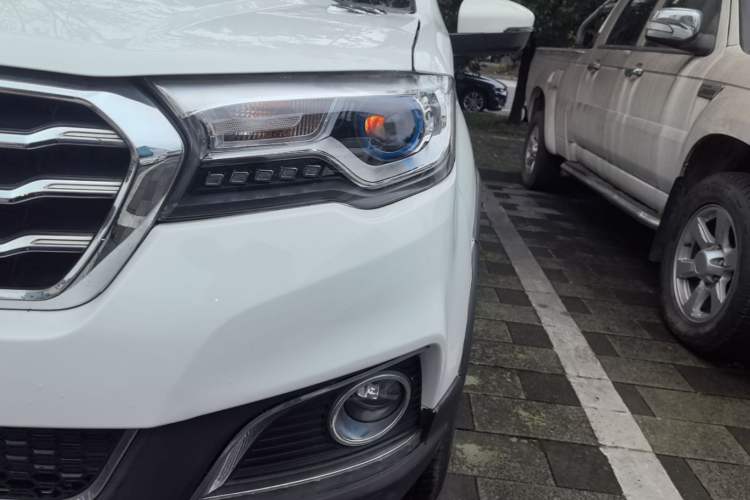 Used Haval H1 2016 Blue Label 1.5L AMT Luxury Model Left Front Headlight