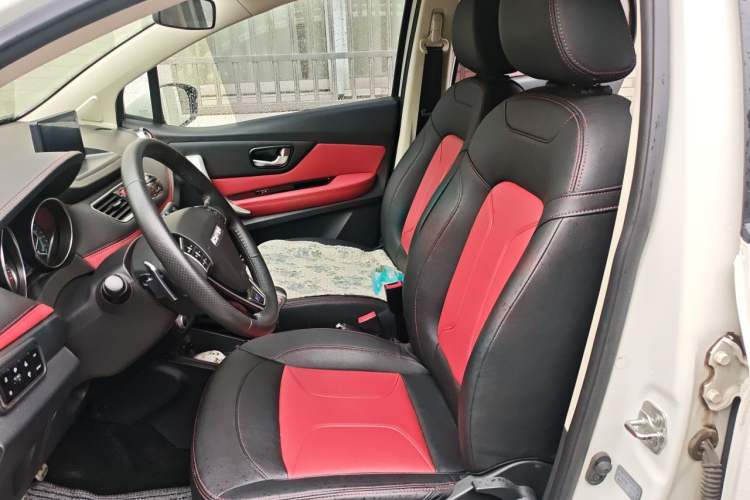 Used Haval H1 2016 Revised Version Blue Badge 1.5L AMT Luxury Edition Left Front Seat