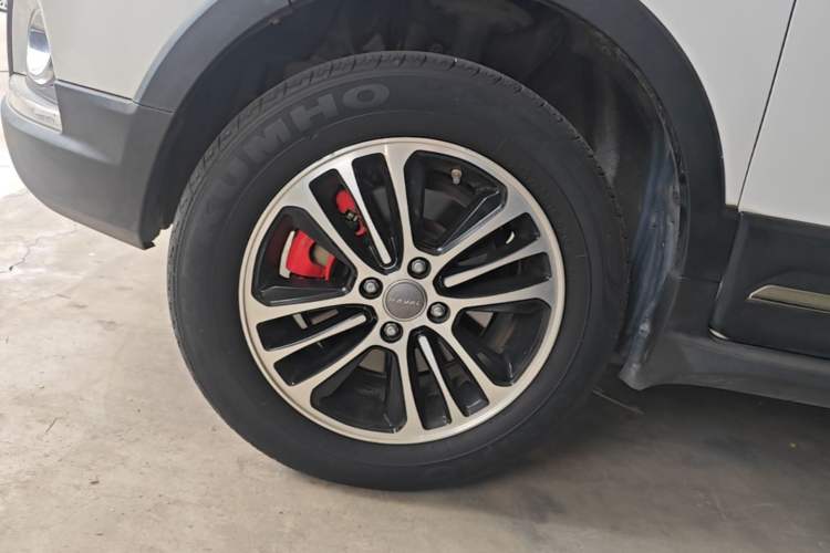 Used Haval H1 2016 Revised Version Blue Badge 1.5L AMT Comfort Edition Left Front Wheel Hub