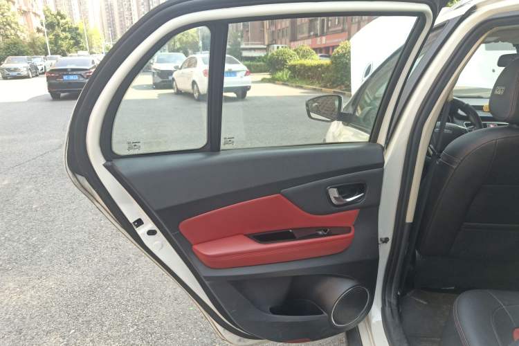 Used Haval H1 2016 Revised Version Blue Badge 1.5L AMT Standard Edition Left Rear Door Interior