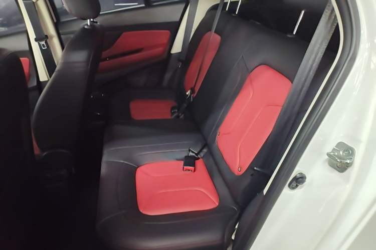 Used Haval H1 2016 Revised Version Blue Badge 1.5L AMT Luxury Edition Left Rear Seat