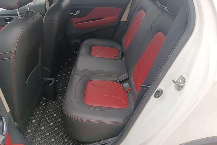 Used Haval H1 2016 Revised Version Blue Badge 1.5L AMT Luxury Edition Left Rear Seat