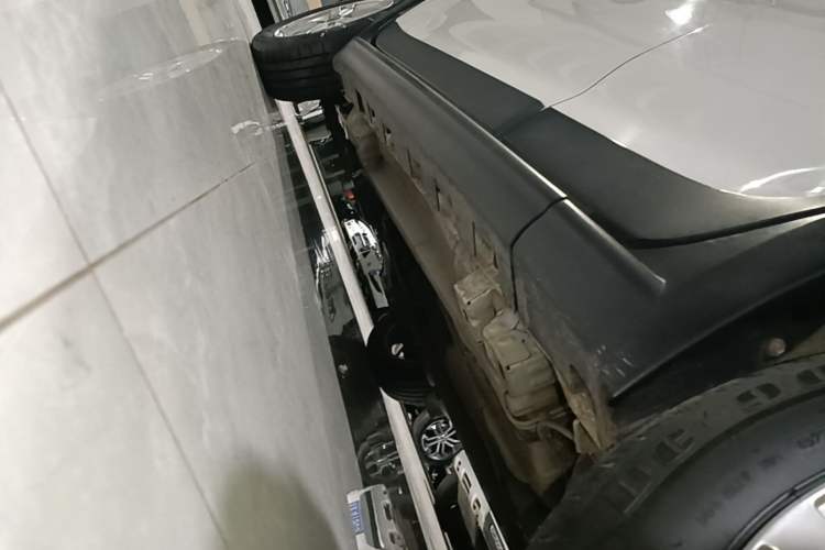 Used Haval H1 2016 Red Label 1.5L AMT Comfort Model Left Side Sill