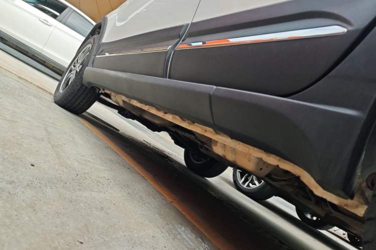 Used Haval H1 2016 Blue Label 1.5L AMT Urban Model Left Side Sill