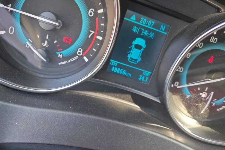 Used Haval H1 2016 Revised Version Blue Badge 1.5L AMT Luxury Edition Odometer Close Up