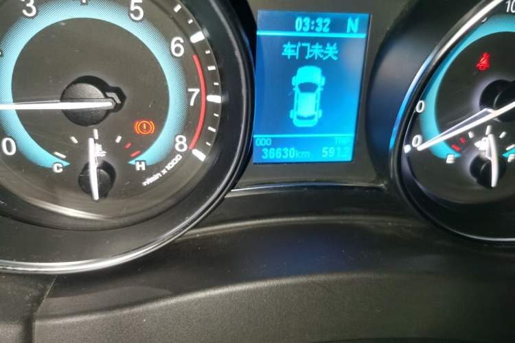Used Haval H1 2016 Revised Version Blue Badge 1.5L AMT Luxury Edition Odometer Close Up