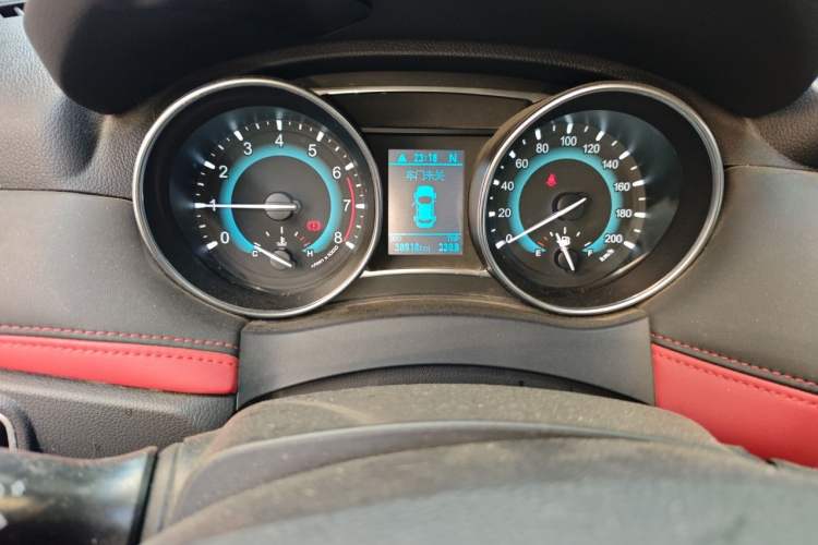 Used Haval H1 2016 Revised Version Blue Badge 1.5L AMT Comfort Edition Odometer Close Up