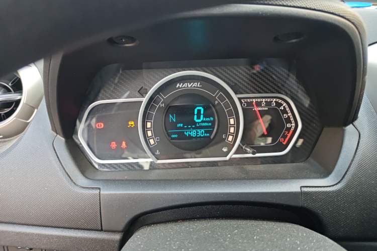 Used Haval H1 2016 Red Label 1.5L AMT Comfort Model Odometer Close Up