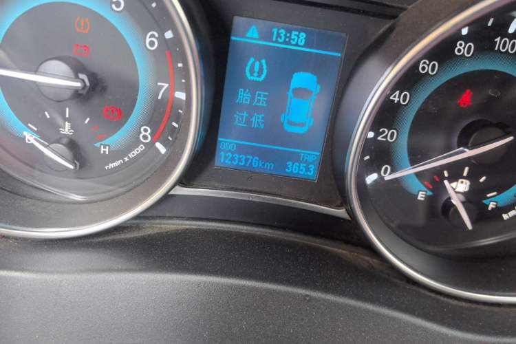 Used Haval H1 2016 Blue Label 1.5L Manual Urban Model Odometer Close Up