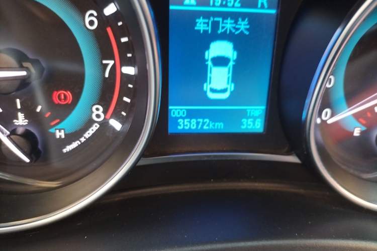 Used Haval H1 2016 Revised Version Blue Badge 1.5L AMT Luxury Edition Odometer Close Up