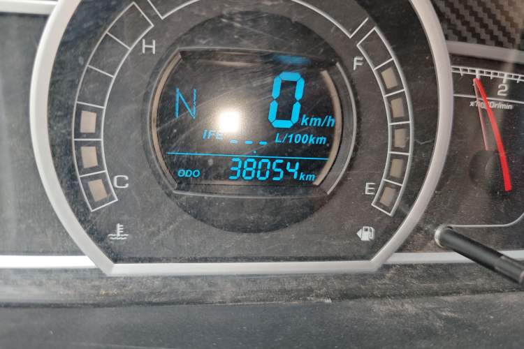 Used Haval H1 2016 Red Label 1.5L AMT Comfort Model Odometer Close Up