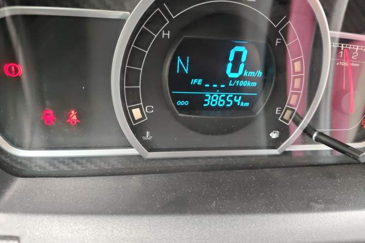 Used Haval H1 2016 Red Label 1.5L AMT Comfort Model Odometer Close Up