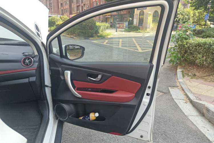 Used Haval H1 2016 Revised Version Blue Badge 1.5L AMT Standard Edition Right Front Door Interior