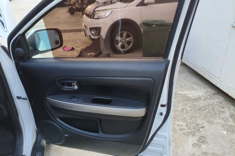 Used Haval H1 2016 Red Label 1.5L Manual Comfort Edition Right Front Door Interior