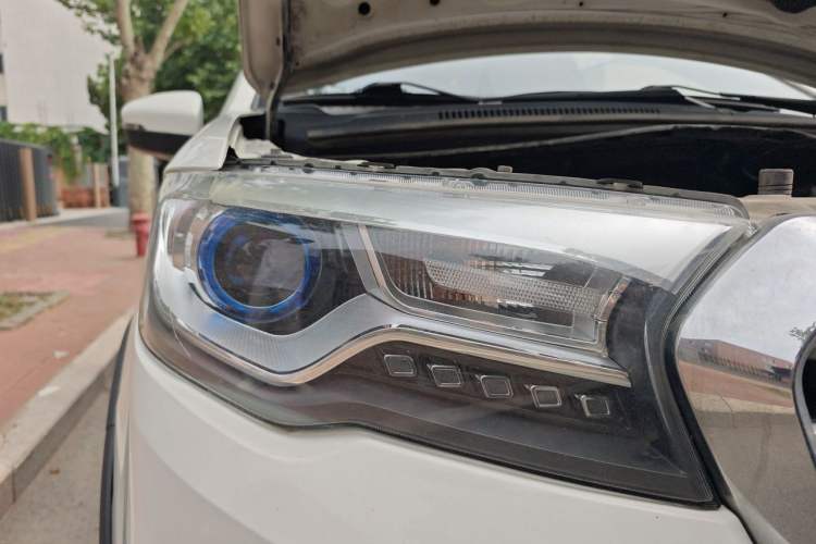 Used Haval H1 2016 Blue Label 1.5L AMT Luxury Model Right Front Headlight