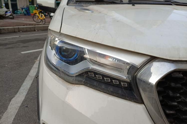 Used Haval H1 2016 Revised Version Blue Badge 1.5L AMT Luxury Edition Right Front Headlight